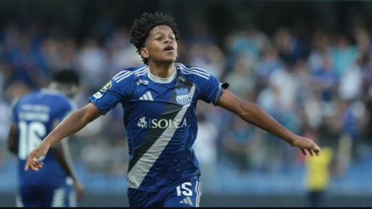 El juvenil de Emelec se convirtió en figura tras marcar en un clásico y confirma el auge de nuevas promesas en Ecuador