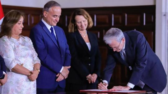 Chevron cuenta con una participación de 35 %, junto a las compañías Anadarko Petroleum Corporation y Westlawn