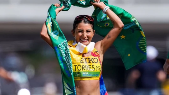 Paula Torres obtuvo la medalla de oro en la prueba de 42 kilómetros del Campeonato Mundial de Marcha Atlética por Equipos