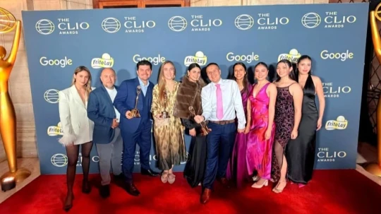 La agencia ecuatoriana fue reconocida con tres estatuillas y recibió la distinción de Mejor Agencia Ecuador 2026