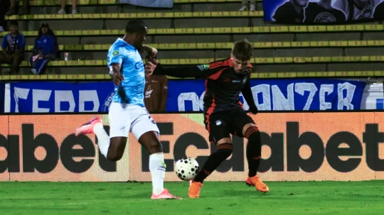 El empate entre Universidad Católica y Emelec completó la fecha 7 de la LigaPro y dejó movimientos clave en la tabla de posiciones del fútbol ecuatoriano.