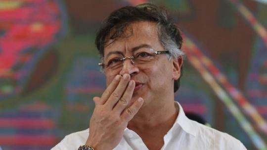 Edwin Palma propone que un nuevo decreto eleve el salario mínimo más allá del 23 % y llama a los colombianos a defenderlo en las calles tras la suspensión del incremento.