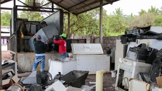 El transporte se ha realizado mediante un convenio entre la alcaldía de Santa Cruz y la empresa Recicla Electronic