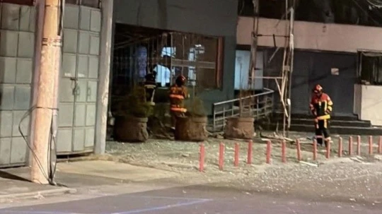 La Agencia de Regulación y Control Minero informó que un artefacto explosivo causó daños materiales en su edificio matriz y en inmuebles cercanos