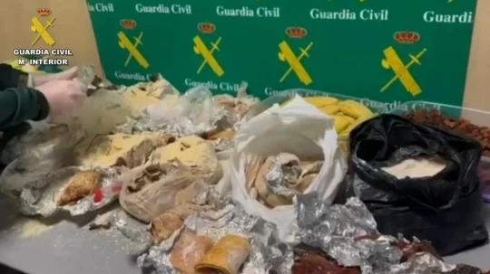 La Guardia Civil interceptó más de 30 kilos de alimentos prohibidos y cerca de 600 unidades de medicamentos sin receta