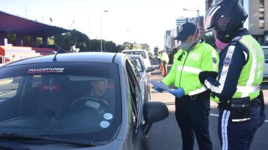 Revise cómo realizar la matriculación vehicular 2026 en la ANT, los pasos para registrar autos nuevos, requisitos, revisión técnica y pagos necesarios en Ecuador.