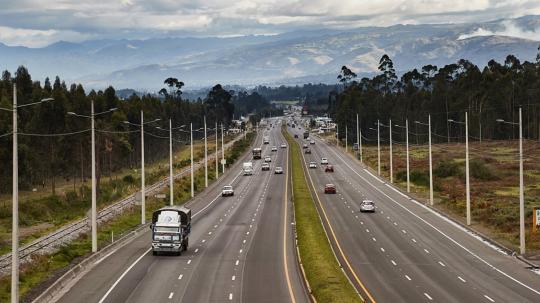 El ‘Pico y Placa’ en Quito es el plan de restricción vehicular con un horario de limitación del tráfico desde las 06:00 hasta las 09:30 y desde las 16:00 a las 20:00, de lunes a viernes, de acuerdo con el último dígito de la placa.