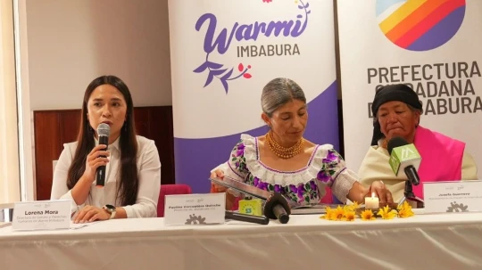 La publicación en kichwa y español reúne testimonios y conocimientos de parteras y sanadoras de la provincia de Imbabura