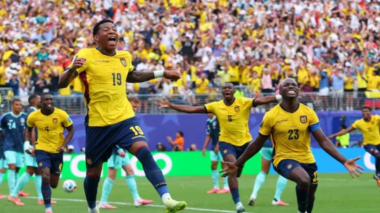 La Tri consiguió una victoria histórica en la última jornada del Grupo E, pero deberá esperar otros resultados para conocer si avanza a los dieciseisavos de final del Mundial 2026.