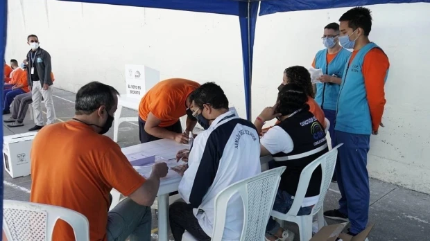 La votación en la segunda vuelta se inicia con las personas privadas de libertad