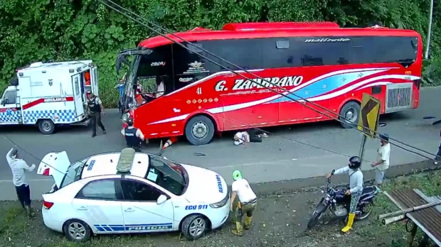 Autobús arrolló a personal sanitario en carretera de la Costa