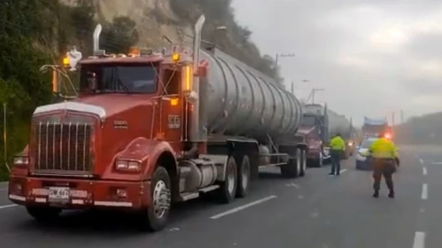 Colombia elimina el cambio obligatorio de tractocamiones en la frontera con Ecuador