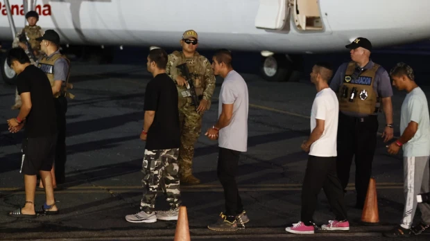 El primer vuelo de retorno de migrantes irregulares salió de Panamá
