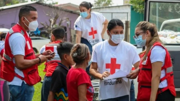 Cruz Roja de Honduras envió a Ecuador equipo para producir agua por derrame