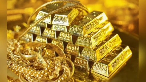 Oro cede ligeramente, pero se mantiene sobre los $ 4.000