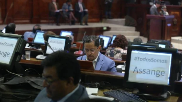 El canciller es el héroe del día