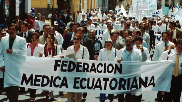 Médicos reclaman a los candidatos más financiación