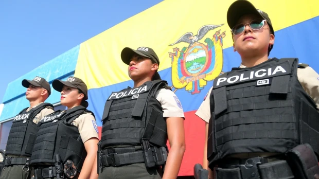 Noboa entregó 11.000 chalecos antibalas a la Policía