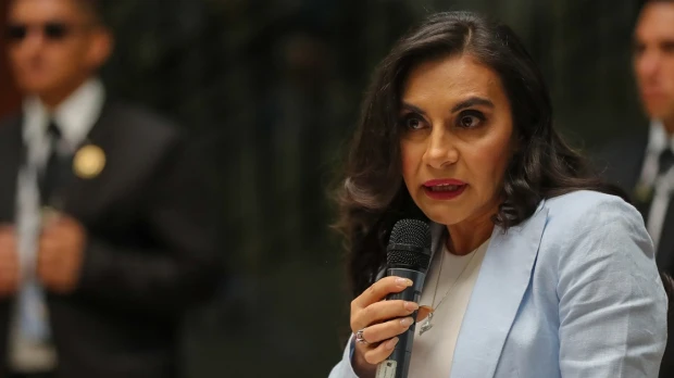 Verónica Abad acepta ir a Israel, pero pide diálogo con Noboa