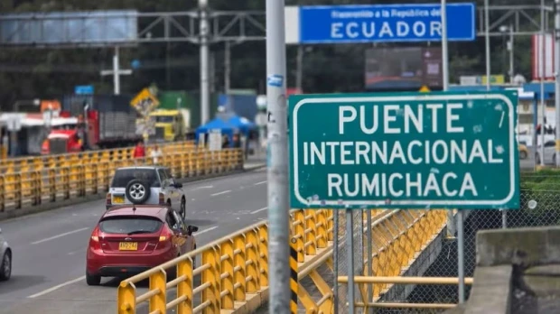 Ecuador reduce al 75 % el recargo a productos colombianos en busca de una tregua comercial