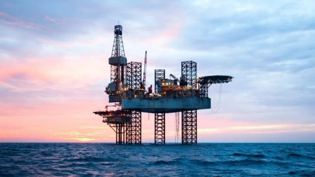 Petróleo sube por tensiones en Medio Oriente y pone en riesgo avances de las conversaciones de paz