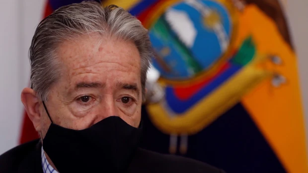 Piden renuncia de Juan Carlos Zevallos por vacunación de familiares