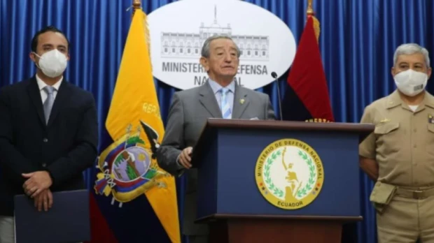 El Ministro de Defensa, Oswaldo Jarrín, señaló que Ecuador está en alerta debido a la flota pesquera china que se encuentra cerca de la ZEEI de las Islas Galápagos.  