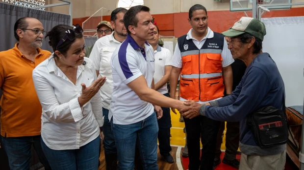 Noboa recorre la zona de aluvión que dejó dos fallecidos y más de 400 afectados en Ecuador
