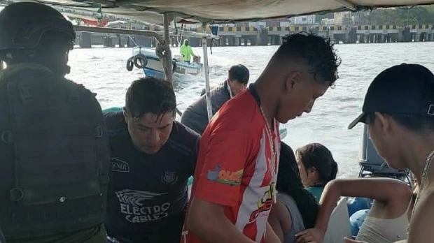 Regresan a su país 18 sobrevivientes de naufragio en el Pacífico