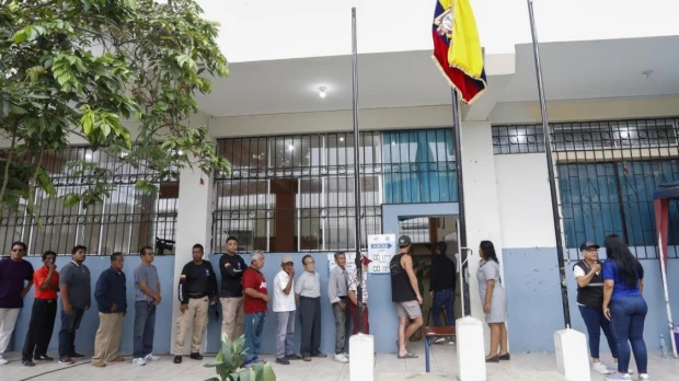 Corte Constitucional validó prohibición de votar con el teléfono en la mano