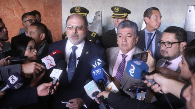 Henry Kronfle pide al gobierno que cambie de vocero