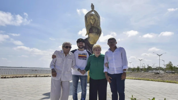 Barranquilla rinde un homenaje a Shakira con una estatua de bronce