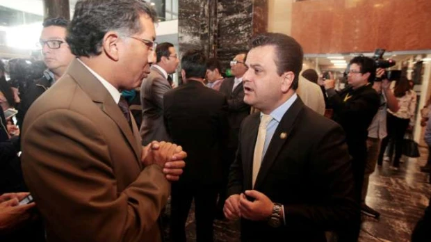 Presentan pruebas contra Gustavo Jalkh en proceso de juicio político