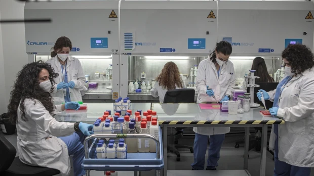Científicas ecuatorianas podrán participar por primera vez en premio regional de la Unesco