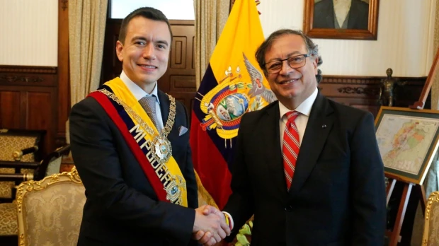 Noboa mantuvo con Petro su primera reunión como presidente