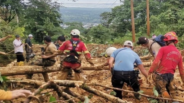 Al menos un muerto y 4 casas afectadas por deslizamiento en una zona costera de Ecuador