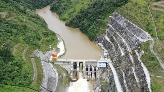 CELEC ayuda con la limpieza de la cuenca del río Zamora