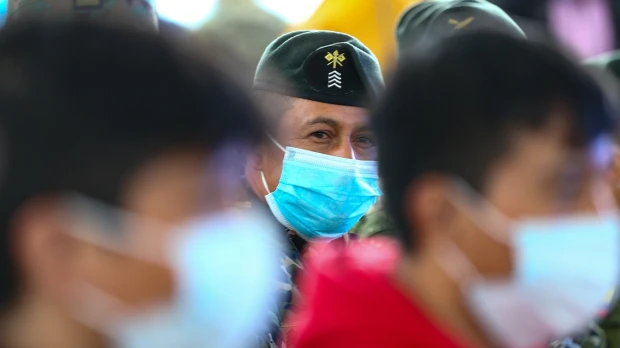Ecuador retira uso obligatorio de mascarilla tras caída sostenida de Covid-19