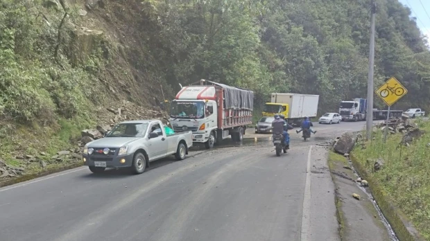 Plantean ampliar a cuatro carriles la vía Baños–Puyo ante caos vehicular