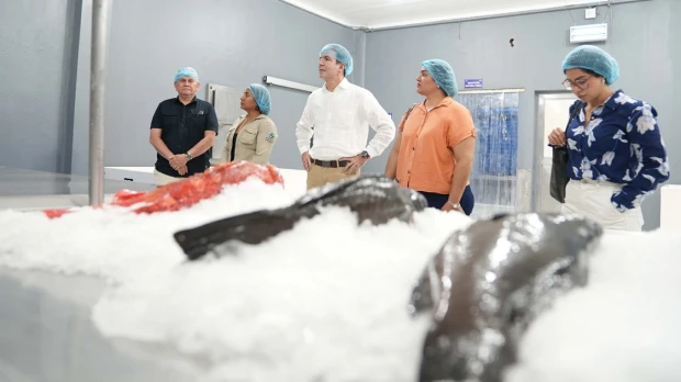 Usaid dona equipos para pescadores artesanales en Galápagos