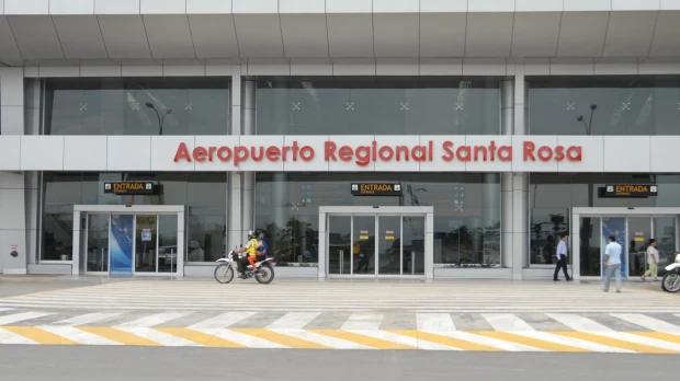 Grupo armado irrumpió en aeropuerto de Santa Rosa