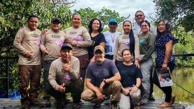 Cuyabeno acoge primer taller para responder a la mortalidad de delfines de río
