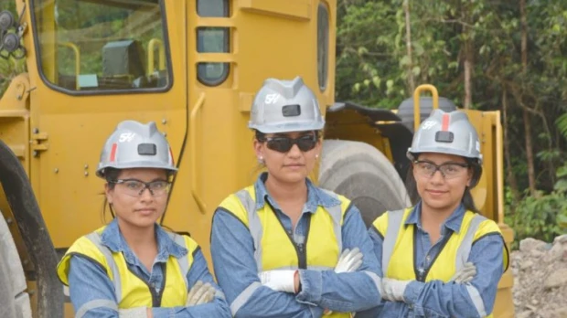 Centro de capacitación graduó a los primeros 111 operadores de mina del Ecuador