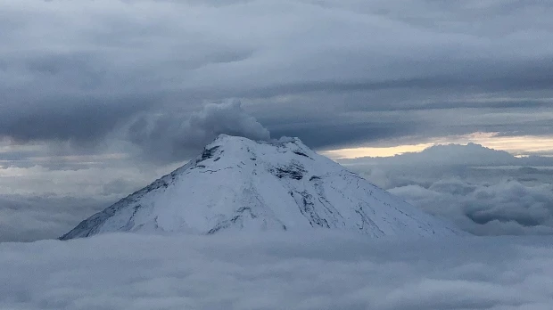 El Cotopaxi lanzó una columna de ceniza de 3 kilómetros de altura