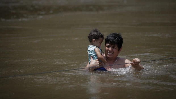 Las redes sociales, el engaño que anima a miles de migrantes por la selva del Darién