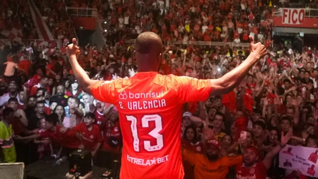 Enner Valencia desató la locura en Porto Alegre