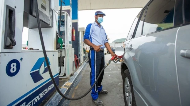 Ecuador mantiene gasolina barata con más subsidios 