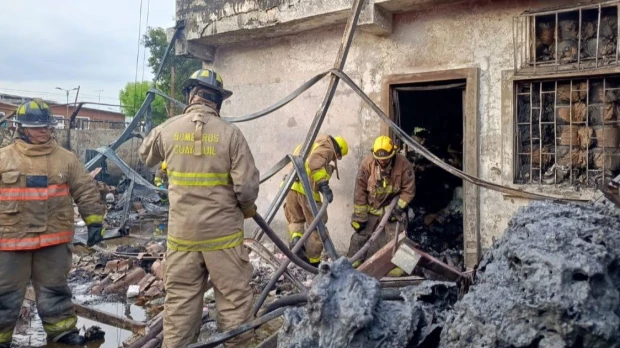 Un incendio dejó un muerto y tres heridos graves en Guayaquil