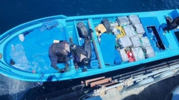 La Armada interceptó 'narcolancha' con 1,8 toneladas de cocaína cerca de Galápagos 