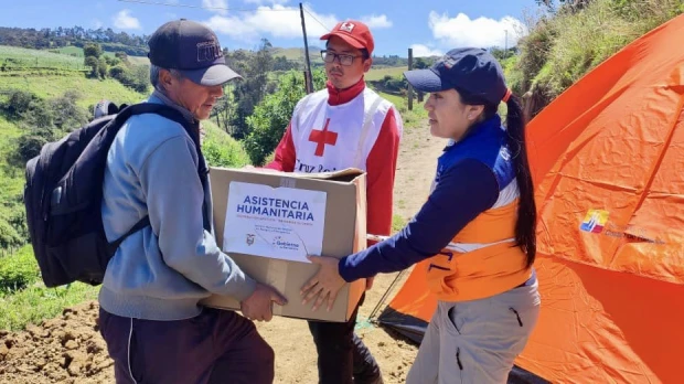 Familias damnificadas por sismo en Carchi reciben asistencia 